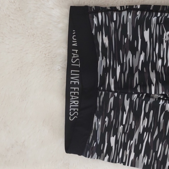 NIKE DRI-FIT RUNNING PANTS. - Picture 5 of 12